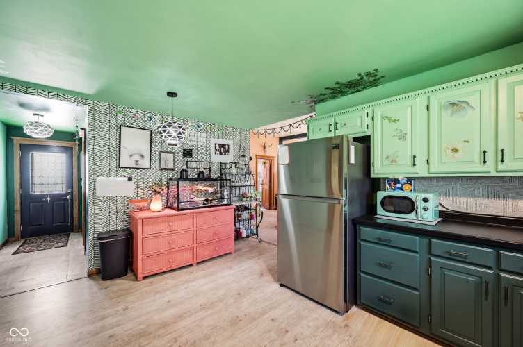 Listing Image 10