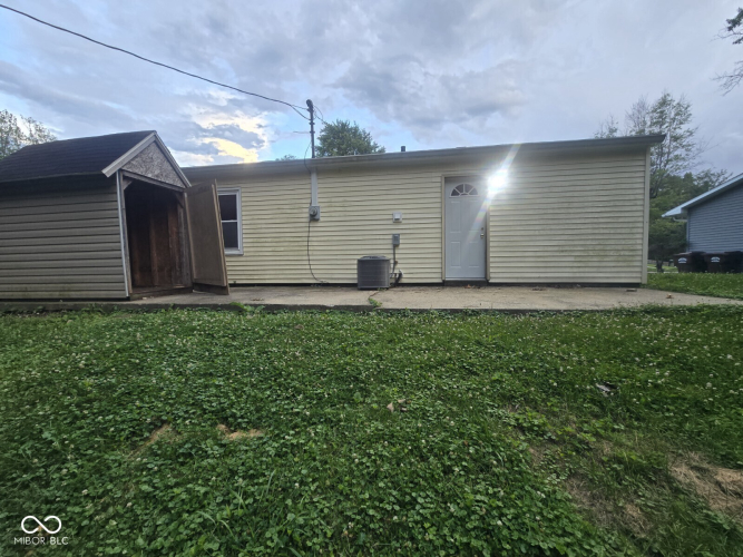 Listing Image 4