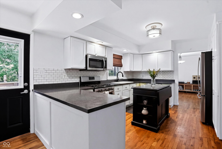 Listing Image 15