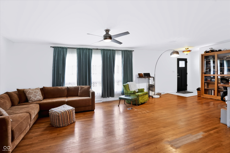 Listing Image 5
