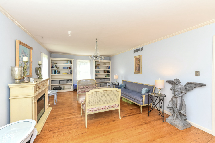 Listing Image 4