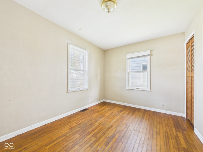 Listing Image 16