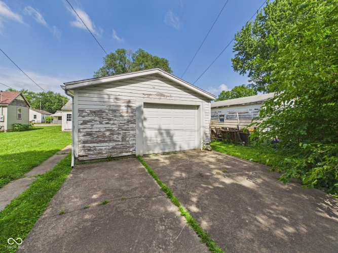 Listing Image 4