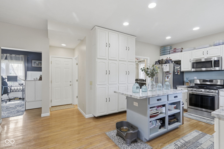 Listing Image 11