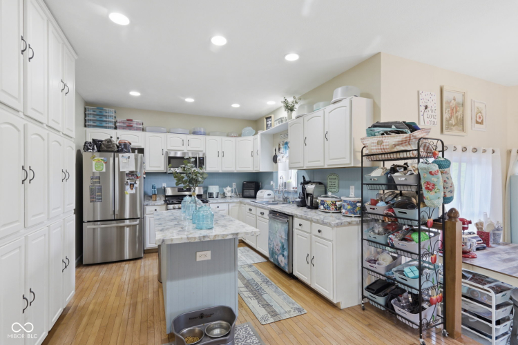 Listing Image 12