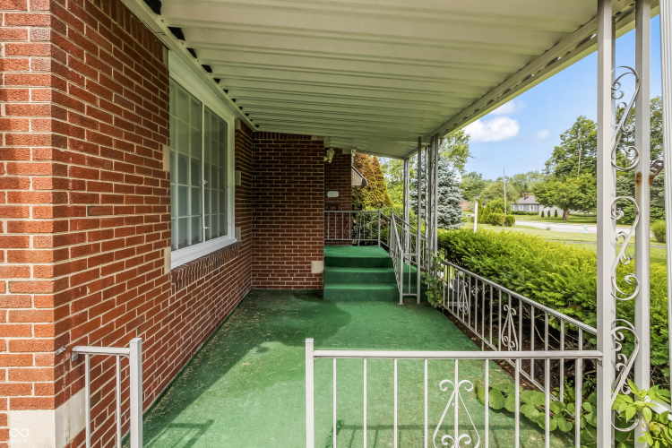 Listing Image 4