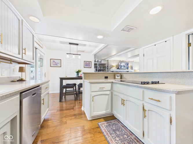 Listing Image 16