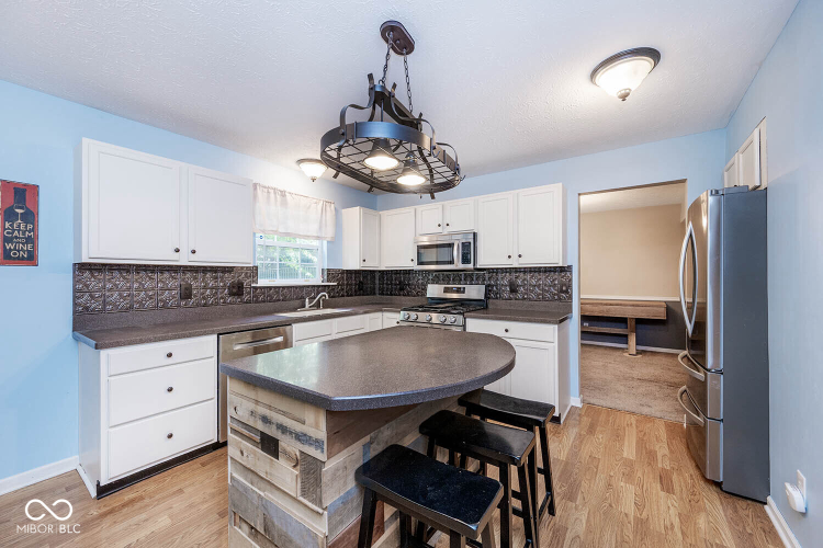 Listing Image 10