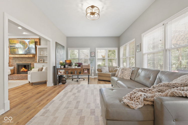 Listing Image 11