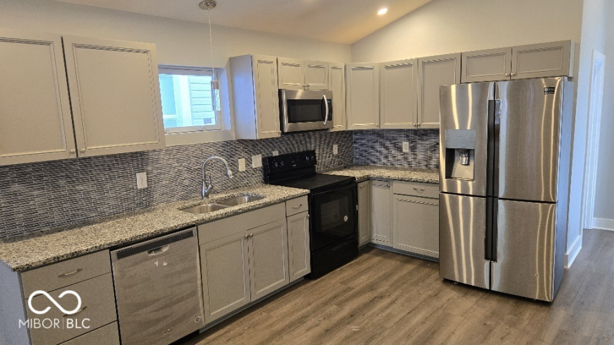 Listing Image 12