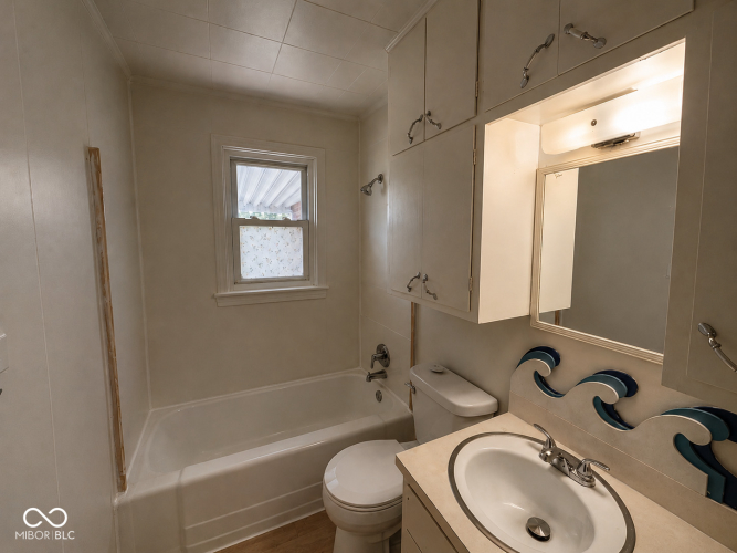 Listing Image 9