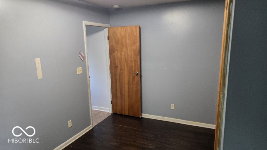 Listing Image 17