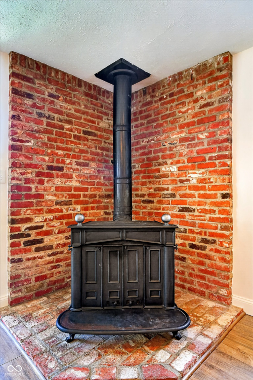 Listing Image 10