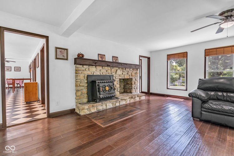 Listing Image 19