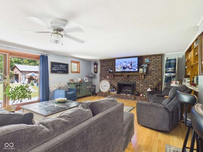 Listing Image 12