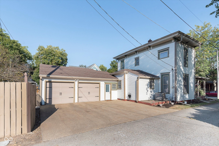 Listing Image 4