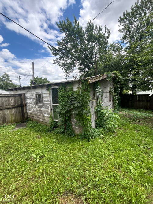 Listing Image 4