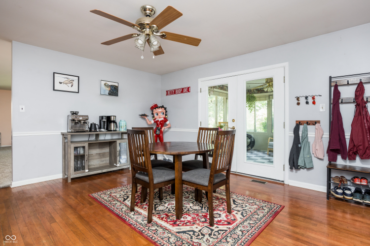 Listing Image 18