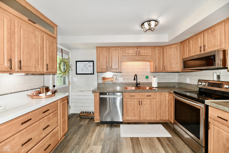 Listing Image 12
