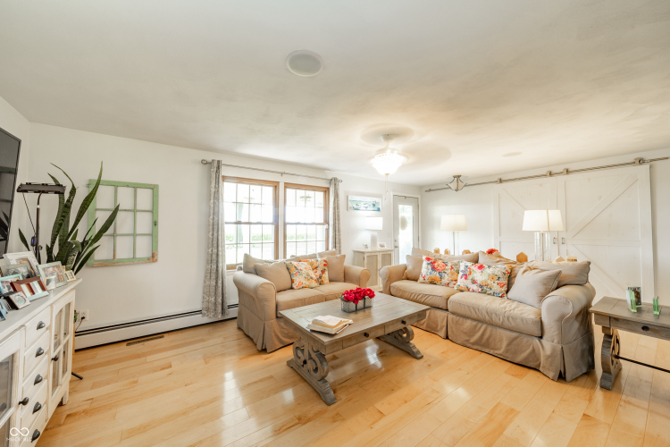Listing Image 19
