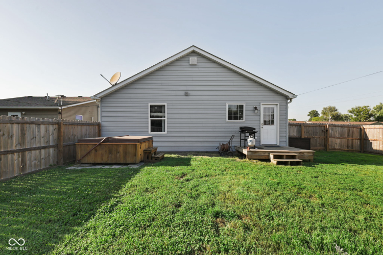 Listing Image 6