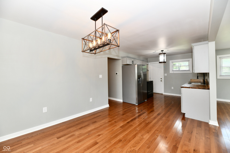 Listing Image 16