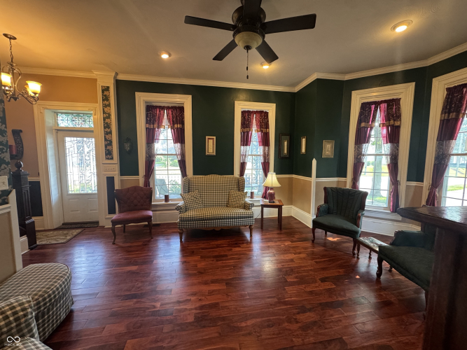 Listing Image 7