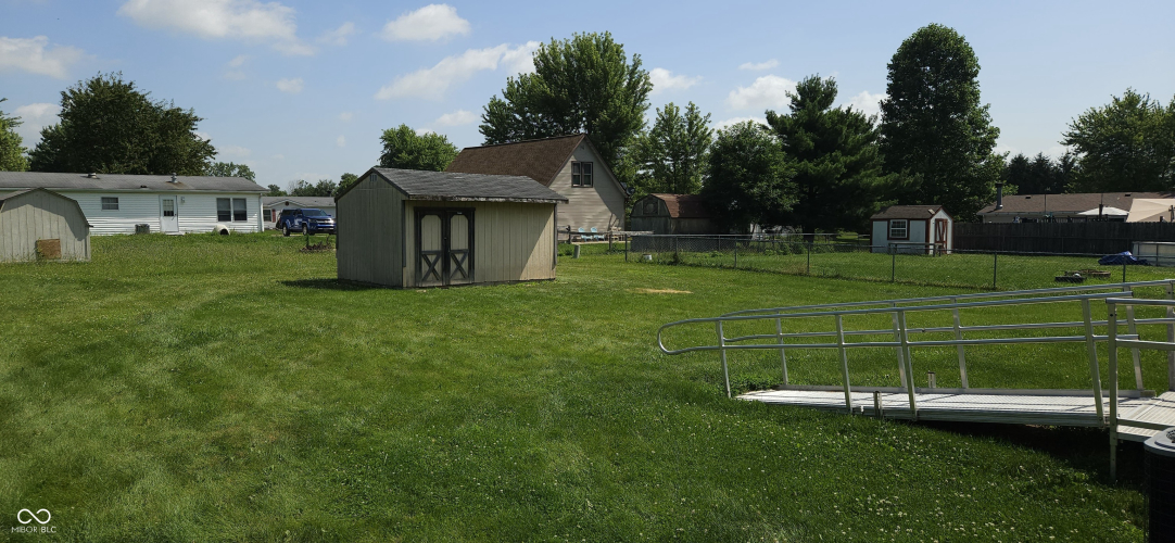 Listing Image 4