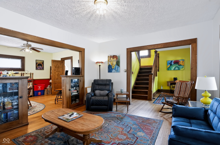Listing Image 11
