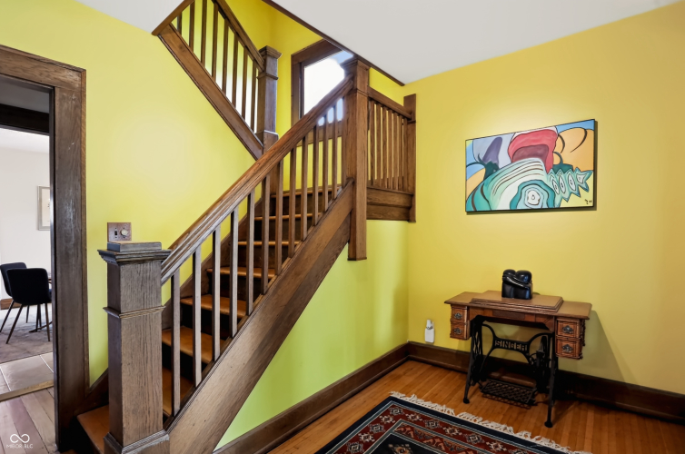 Listing Image 8