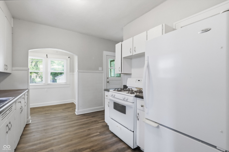 Listing Image 16