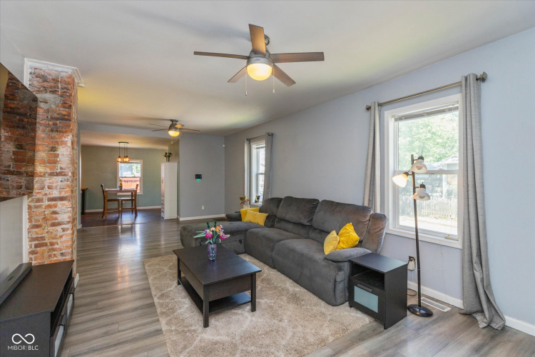 Listing Image 3