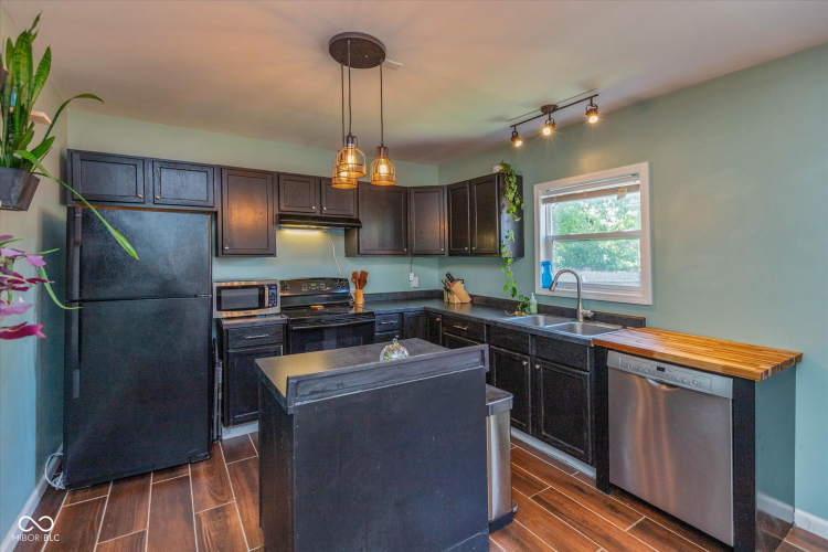 Listing Image 9