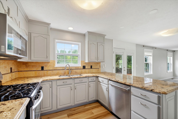 Listing Image 7