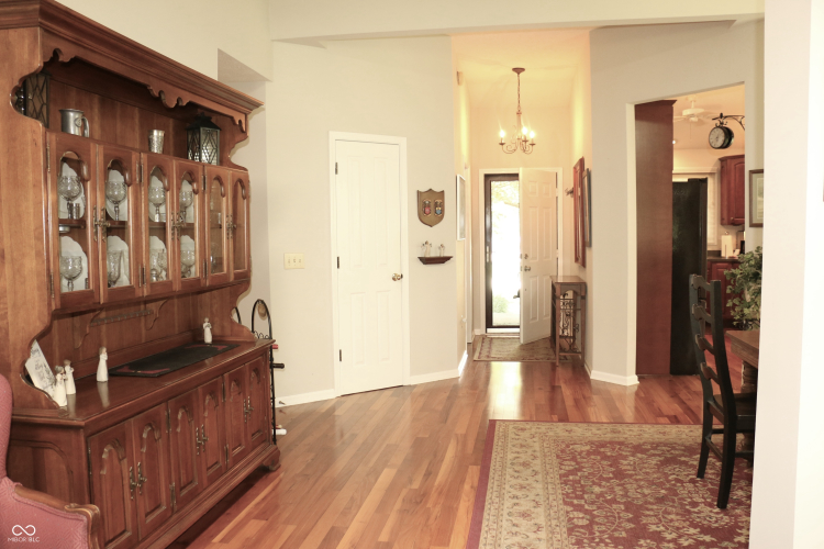 Listing Image 16