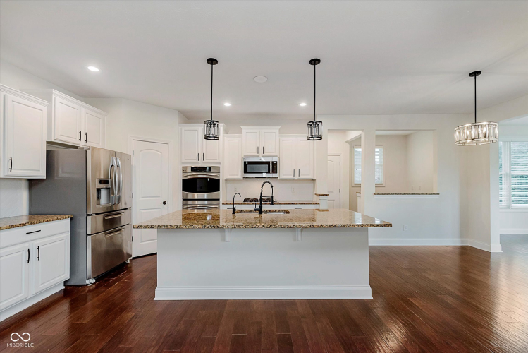 Listing Image 11