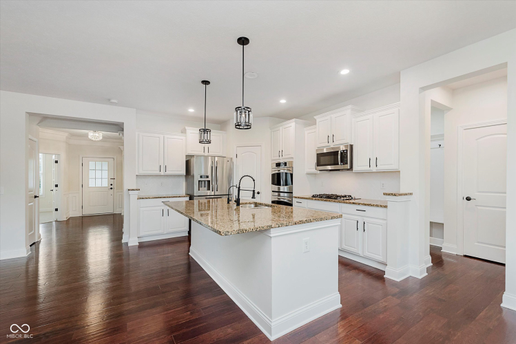 Listing Image 12