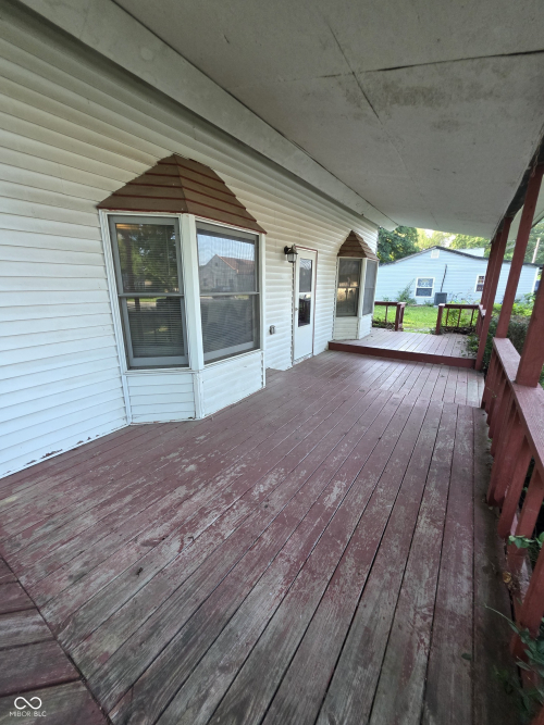 Listing Image 4