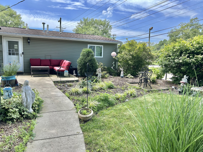 Listing Image 4