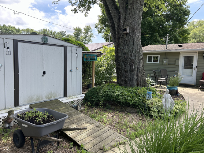 Listing Image 5