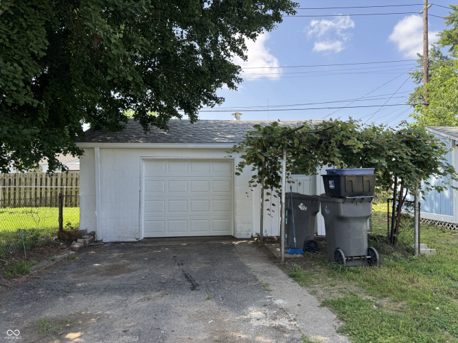 Listing Image 9