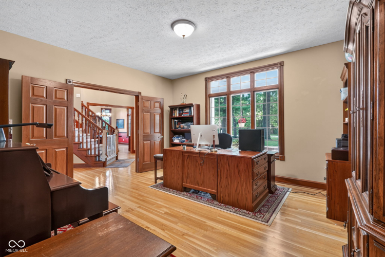 Listing Image 11