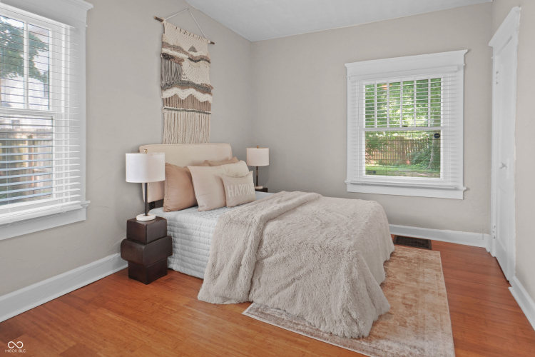 Listing Image 12