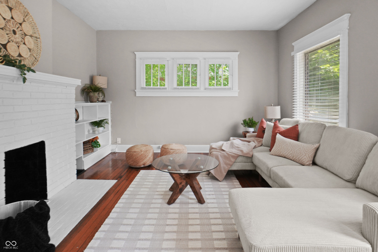 Listing Image 4