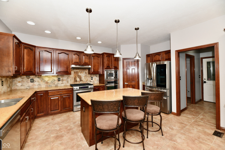Listing Image 19