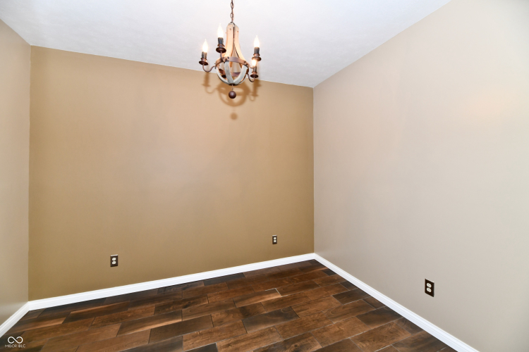 Listing Image 84