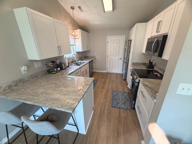 Listing Image 6