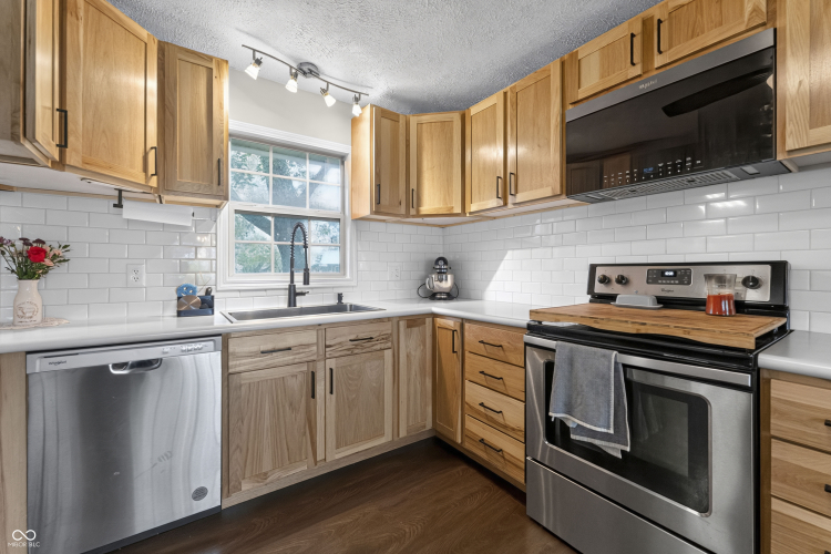Listing Image 14