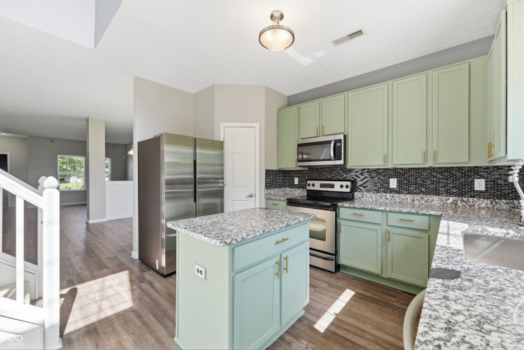 Listing Image 10