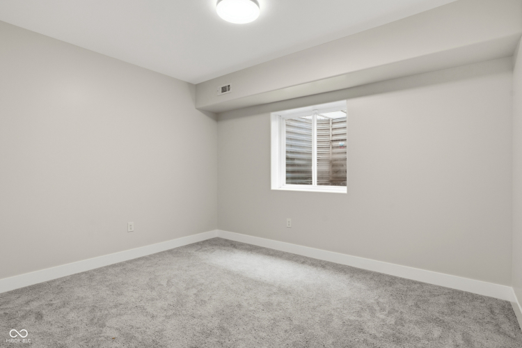 Listing Image 52